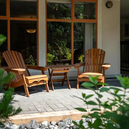 Convenient Village Location With Pool And Hot Tub Whistler Exterior photo