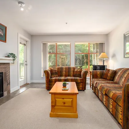 Convenient Village Location With Pool And Hot Tub Whistler Exterior photo
