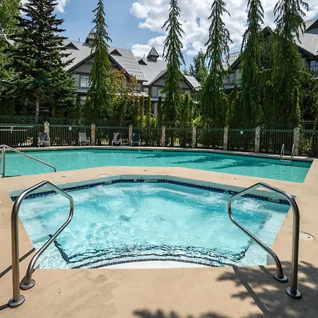 Convenient Village Location With Pool And Hot Tub Whistler Exterior photo