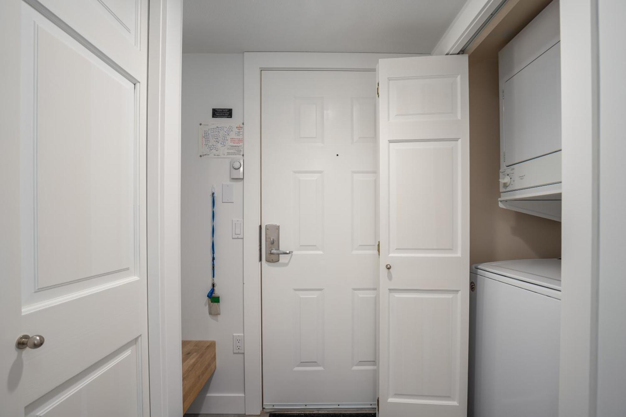 Hébergement de vacances Convenient Village Location With Pool And Hot Tub Whistler