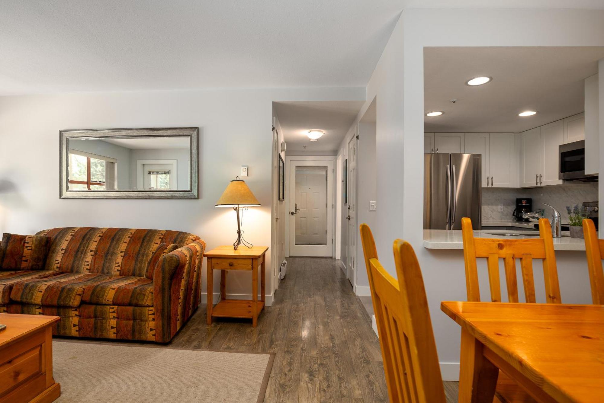 Convenient Village Location With Pool And Hot Tub Hébergement de vacances