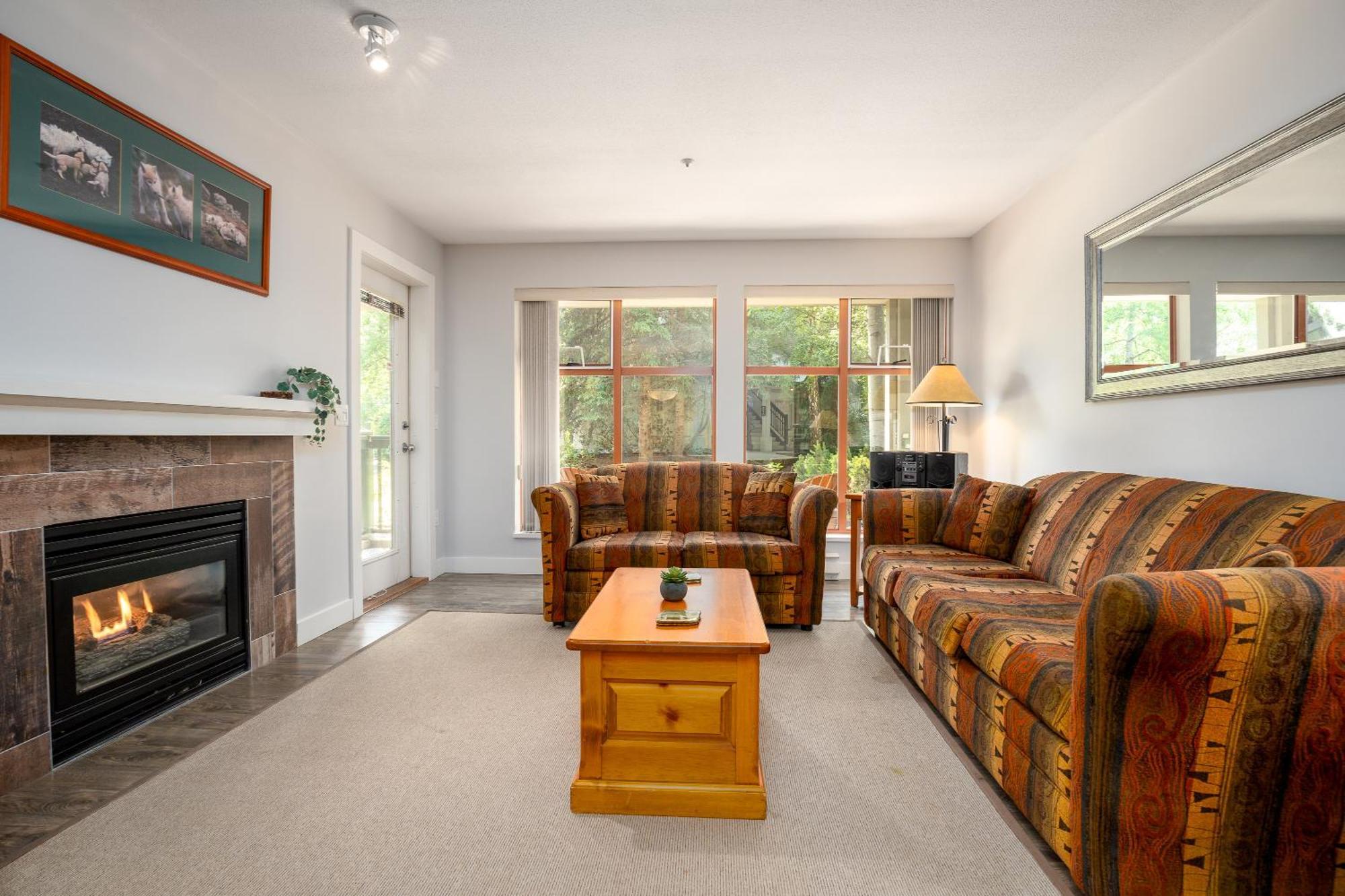 Hébergement de vacances Convenient Village Location With Pool And Hot Tub