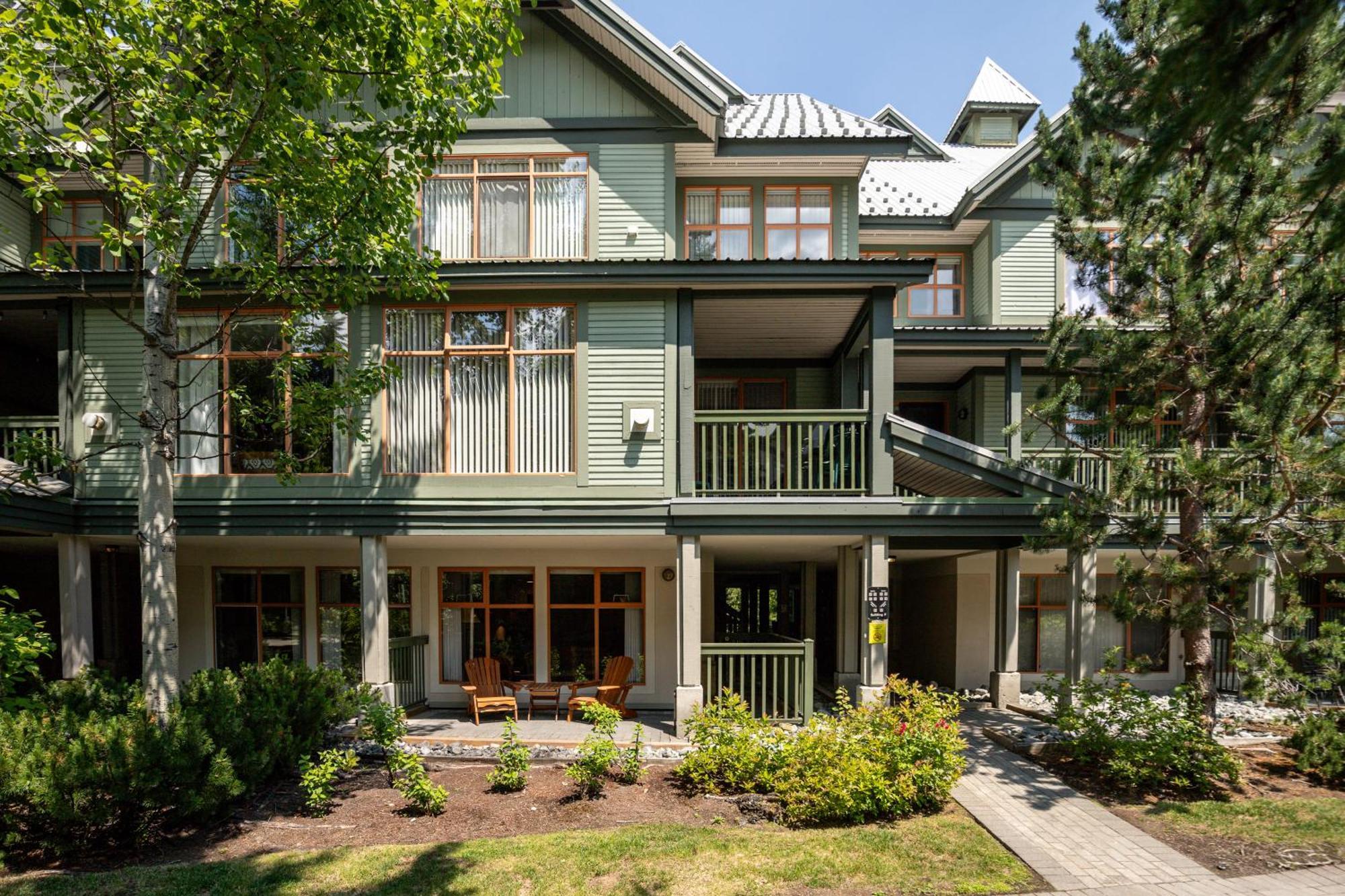 Convenient Village Location With Pool And Hot Tub Hébergement de vacances